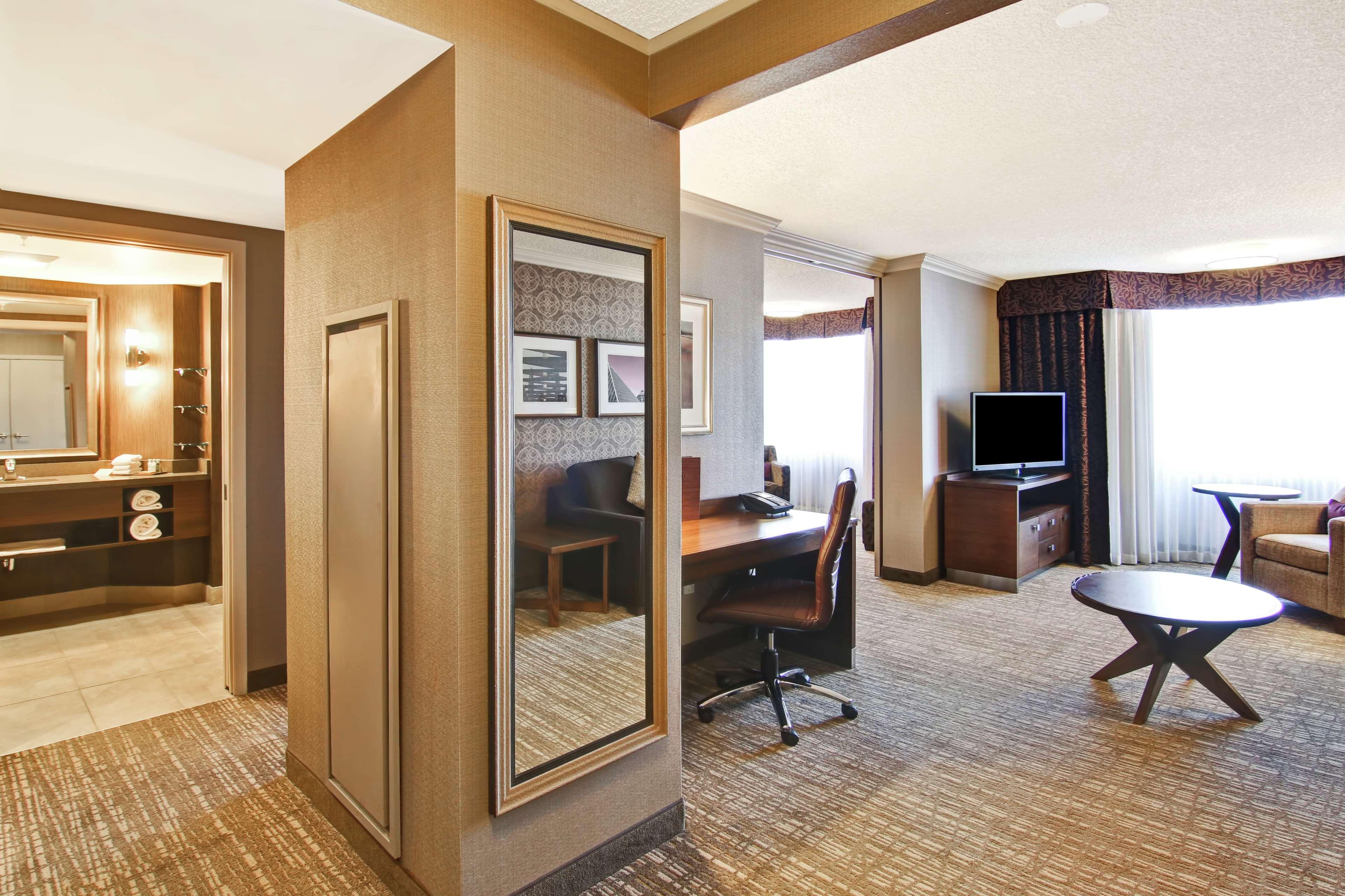 Doubletree By Hilton West Edmonton Hotel Exterior photo